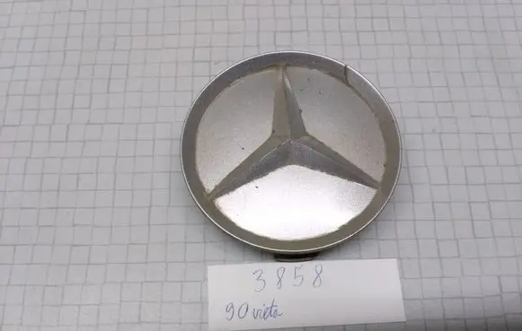 Mercedes-Benz C W202 Non-original wheel cap 