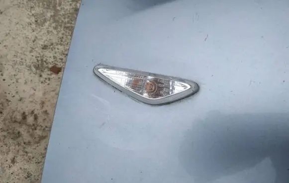 Mazda 6 Front fender indicator light