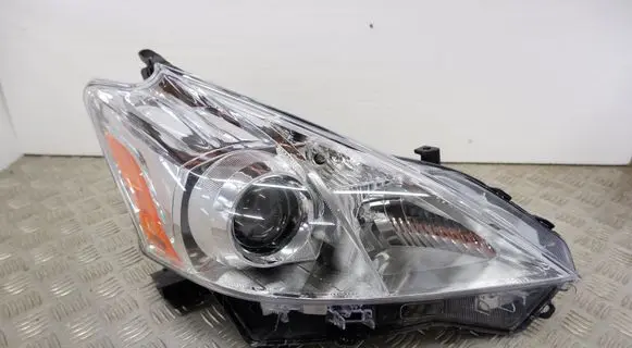 Toyota Prius+ (ZVW40) Headlight/headlamp 8113047300