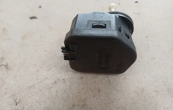 Volkswagen Golf IV Headlight level adjustment motor 1J0941295C