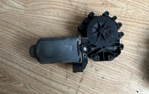 Renault Kangoo I Front door window regulator motor 400370A