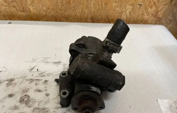 Mercedes-Benz E W210 Power steering pump 0024669201