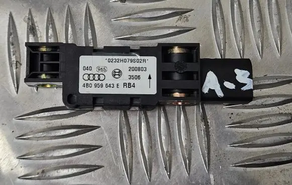 Audi A3 S3 8P Airbag deployment crash/impact sensor 4B0959643E 200803 0232H079S02R