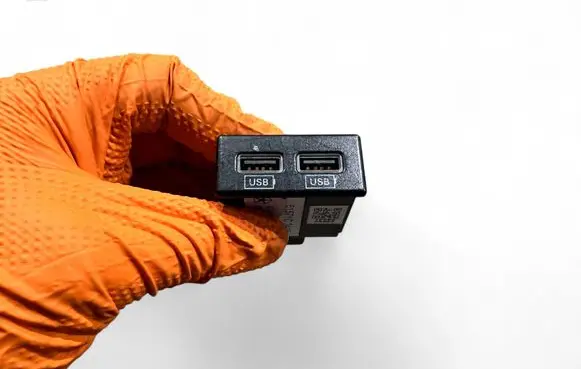 Dodge Durango III USB socket connector 68145567AA