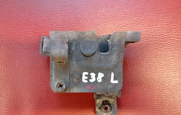 BMW 7 E38 Engine bonnet/hood lock/catch 8164763