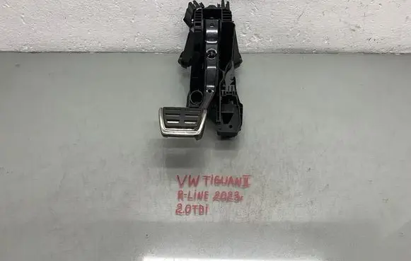 Volkswagen Tiguan Brake pedal 5Q1723058