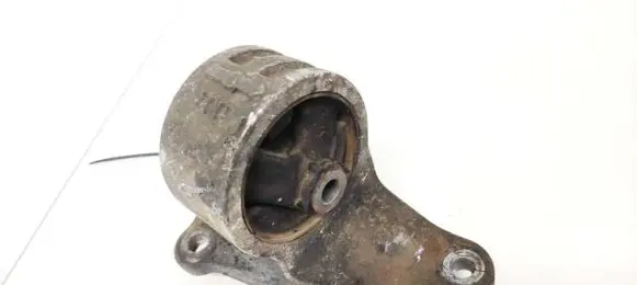 Mitsubishi Grandis Engine mount bracket