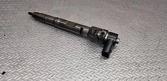 Audi A8 S8 D3 4E Fuel injector 0445110158 057130277M