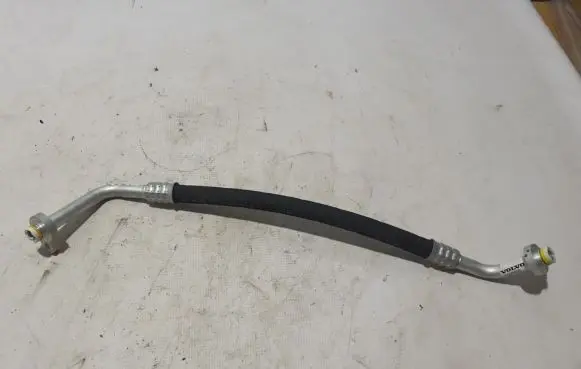 Volvo C40 Air conditioning (A/C) pipe/hose 32226959