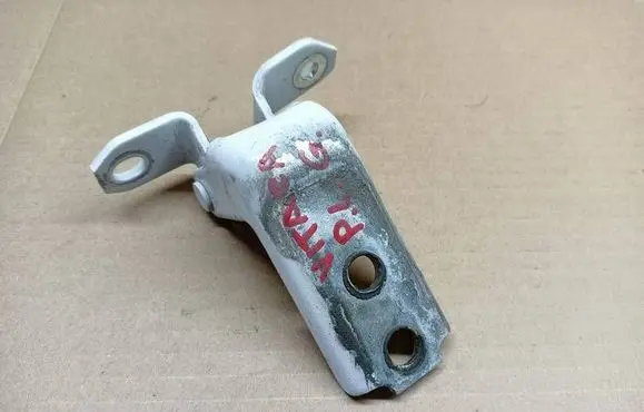 Suzuki Vitara (LY) Front door upper hinge
