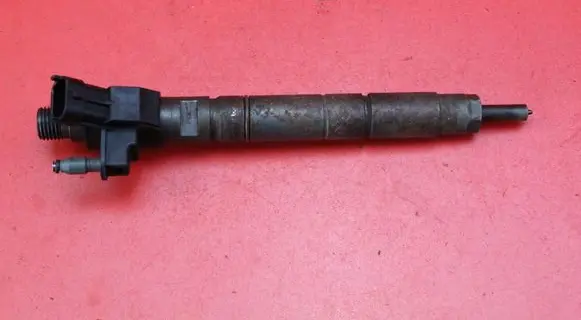Volvo XC60 Fuel injector 31303238