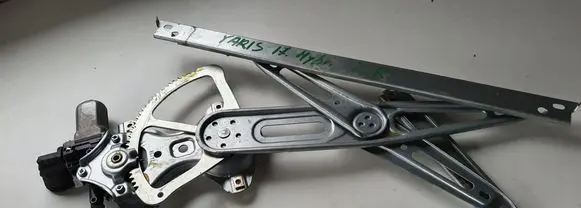 Toyota Yaris Front door window regulator motor