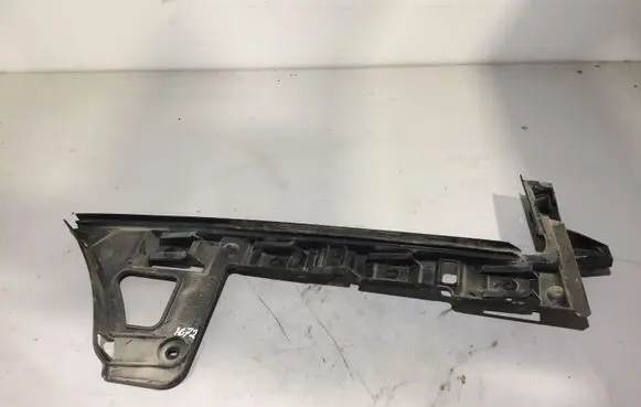 Volkswagen PASSAT B6 Bumper support mounting bracket corner 3C9807393
