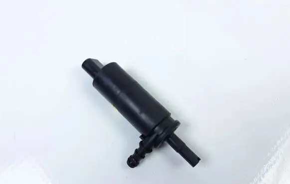 Volkswagen Touareg I Headlight washer pump 3B0955681 KL5691
