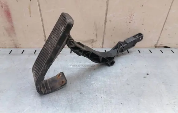 Mercedes-Benz C W202 Accelerator throttle pedal 1293010001 1293010382