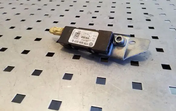 Volkswagen Touran I Aerial antenna amplifier 1T0035577Q