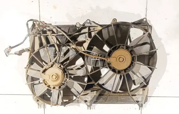 Radiator cooling fan shroud