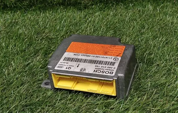 Mercedes-Benz CLS C219 Airbag control unit/module 2118701185 0285010146
