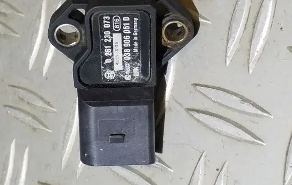 Volkswagen PASSAT B6 Air pressure sensor 0261230073 038906051D