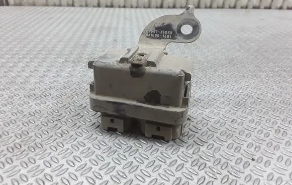 Toyota Hilux (N80, N90, N100, N110) Glow plug pre-heat relay 8954735030
