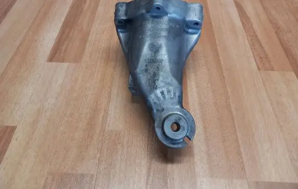 Mercedes-Benz C W204 Engine mounting bracket A6512233504 A6512233404