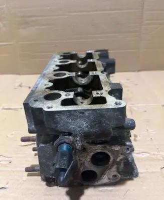 Volkswagen Polo IV 9N3 Engine head 03D103374F