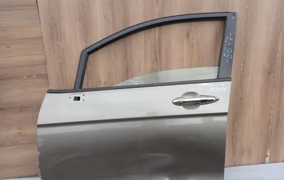 Honda FR-V Rear door