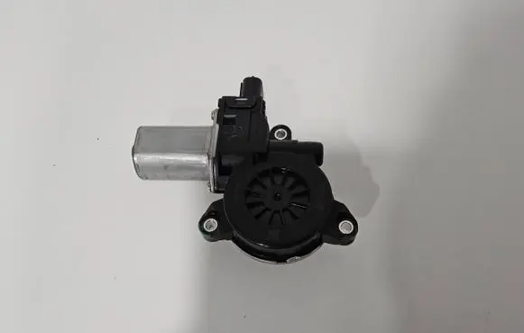 Toyota Aygo X Front door window regulator motor 857200H040 85720-0H040