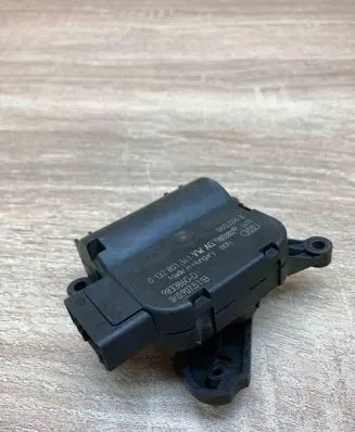 Audi A3 S3 8P Air flap motor/actuator 1K0907511B 0132801341