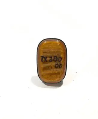 Lexus RX 300 Front fender indicator light 6R019461 E13013047