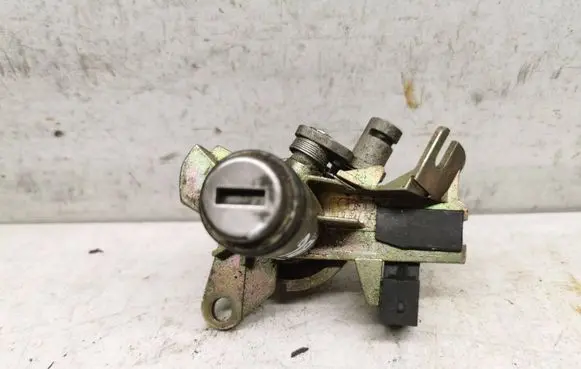 Audi A4 S4 B6 8E 8H Tailgate exterior lock 8E0827573