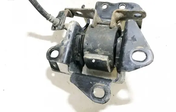 Mazda 323 F Engine mount bracket