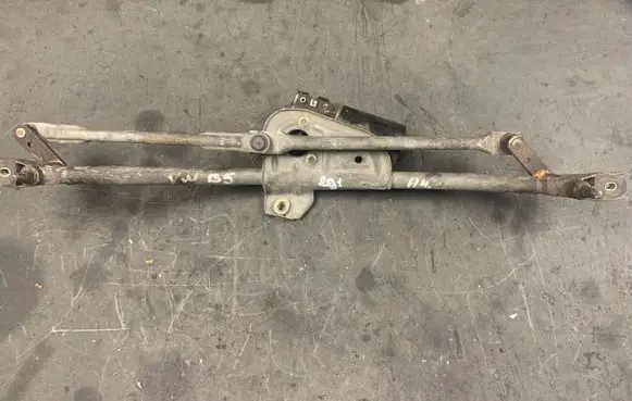 Audi A4 S4 B5 8D Front wiper linkage and motor 8D1955605B 4B1955113