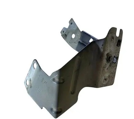 Maserati Ghibli Fender mounting bracket 673003653 673002588