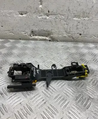 Toyota Avensis T270 Front door exterior handle/bracket 