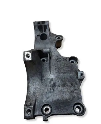 Volkswagen PASSAT B6 Generator/alternator bracket 038903143AF