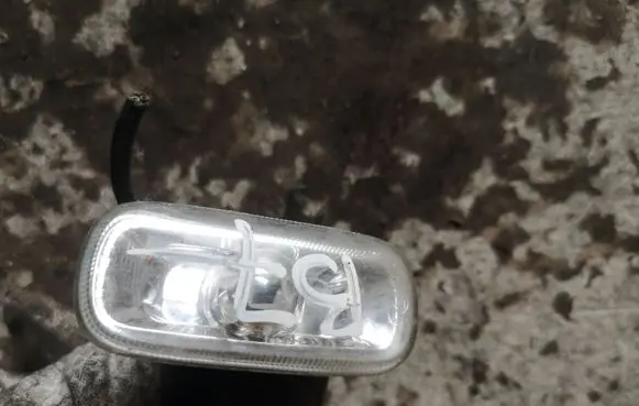 Audi A4 S4 B7 8E 8H Front fender indicator light
