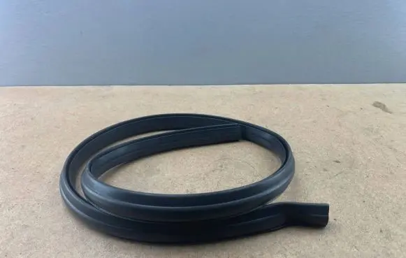 BMW X5 E70 Engine compartment rubber 51237161345 7161345
