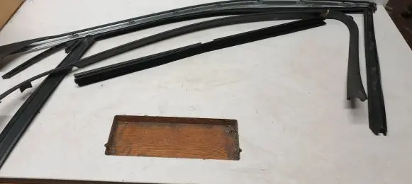 Volvo XC70 Front door trim (molding)