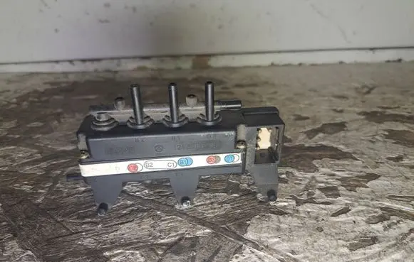 Mercedes-Benz E W124 Turbo solenoid valve 1248001378