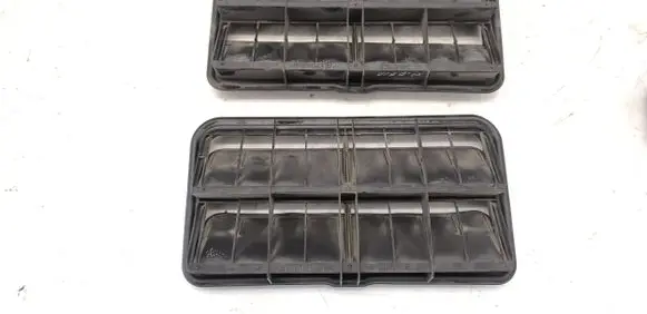 Quarter panel pressure vent