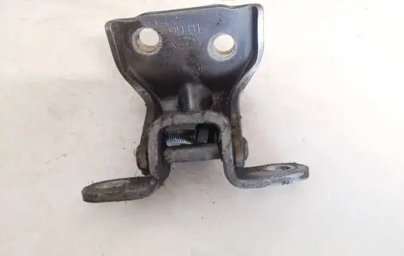 Hyundai Getz Rear door lower hinge