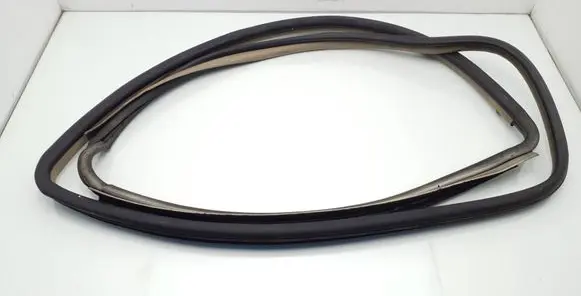 Toyota Sienna XL20 II Rear door rubber seal (on body) 