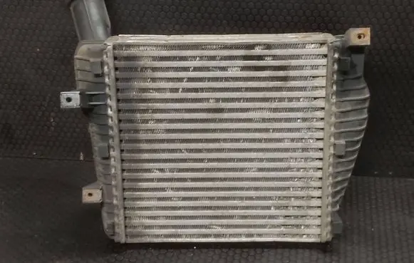 Volkswagen Touareg I Intercooler radiator 7L6145804 E3705