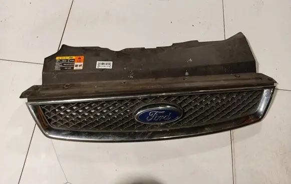 Ford Focus Front grill 4M518138AE