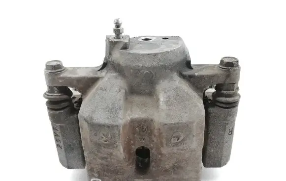 Toyota Prius (XW50) Front brake caliper