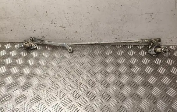 Mercedes-Benz 250 280 W108 Front wiper linkage