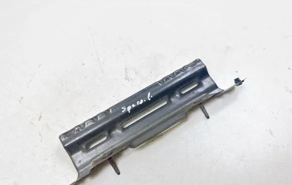 Toyota Urban Cruiser (XP110) Fender mounting bracket