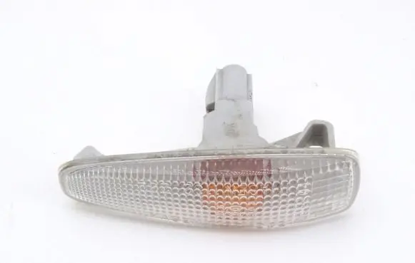 Mitsubishi Outlander Front fender indicator light