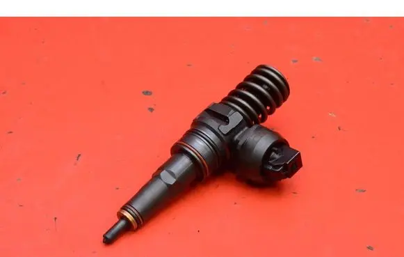 Volkswagen Golf IV Fuel injector 038130073AQ